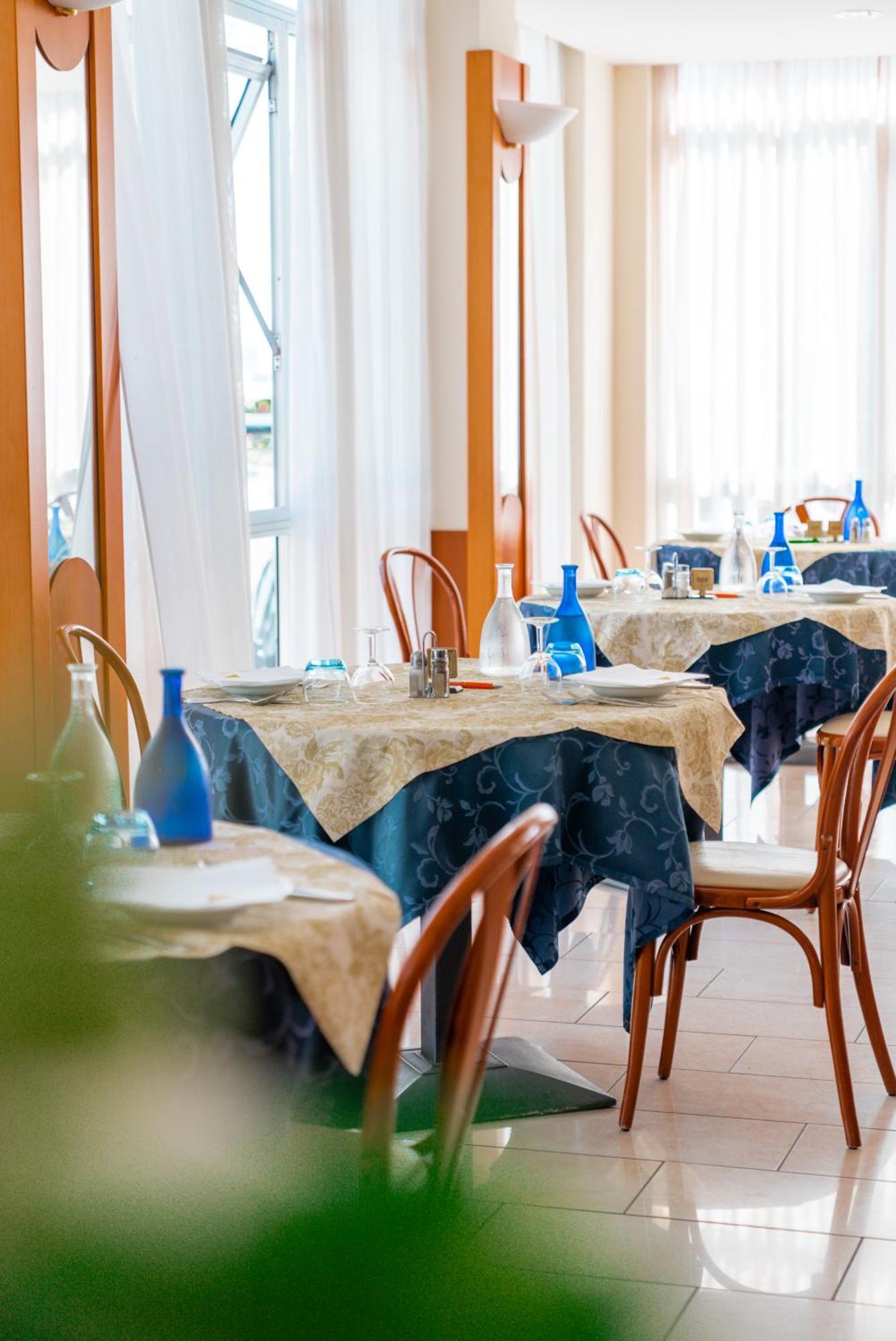 Hotel Joli Альба-Адриатика Экстерьер фото