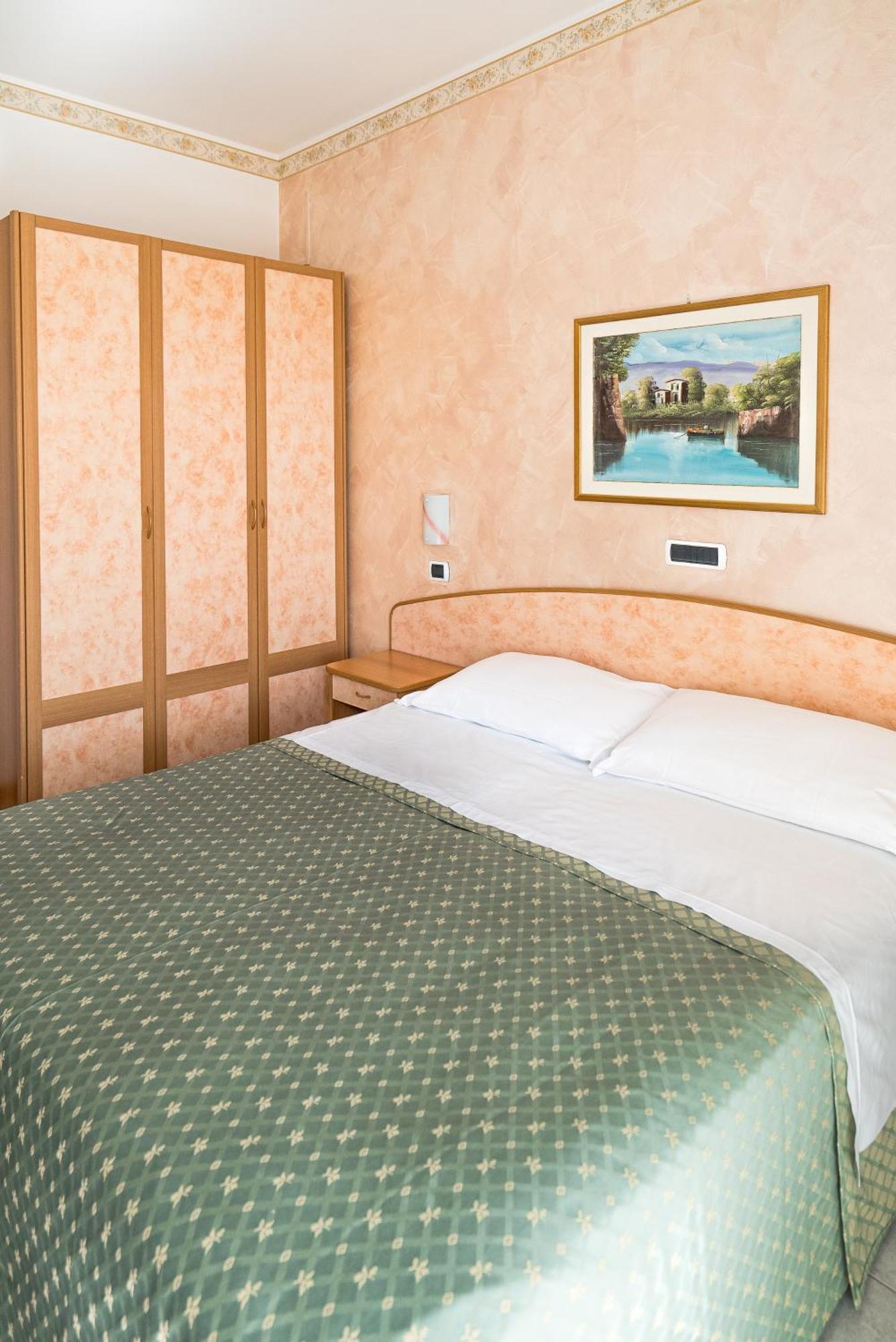 Hotel Joli Альба-Адриатика Экстерьер фото