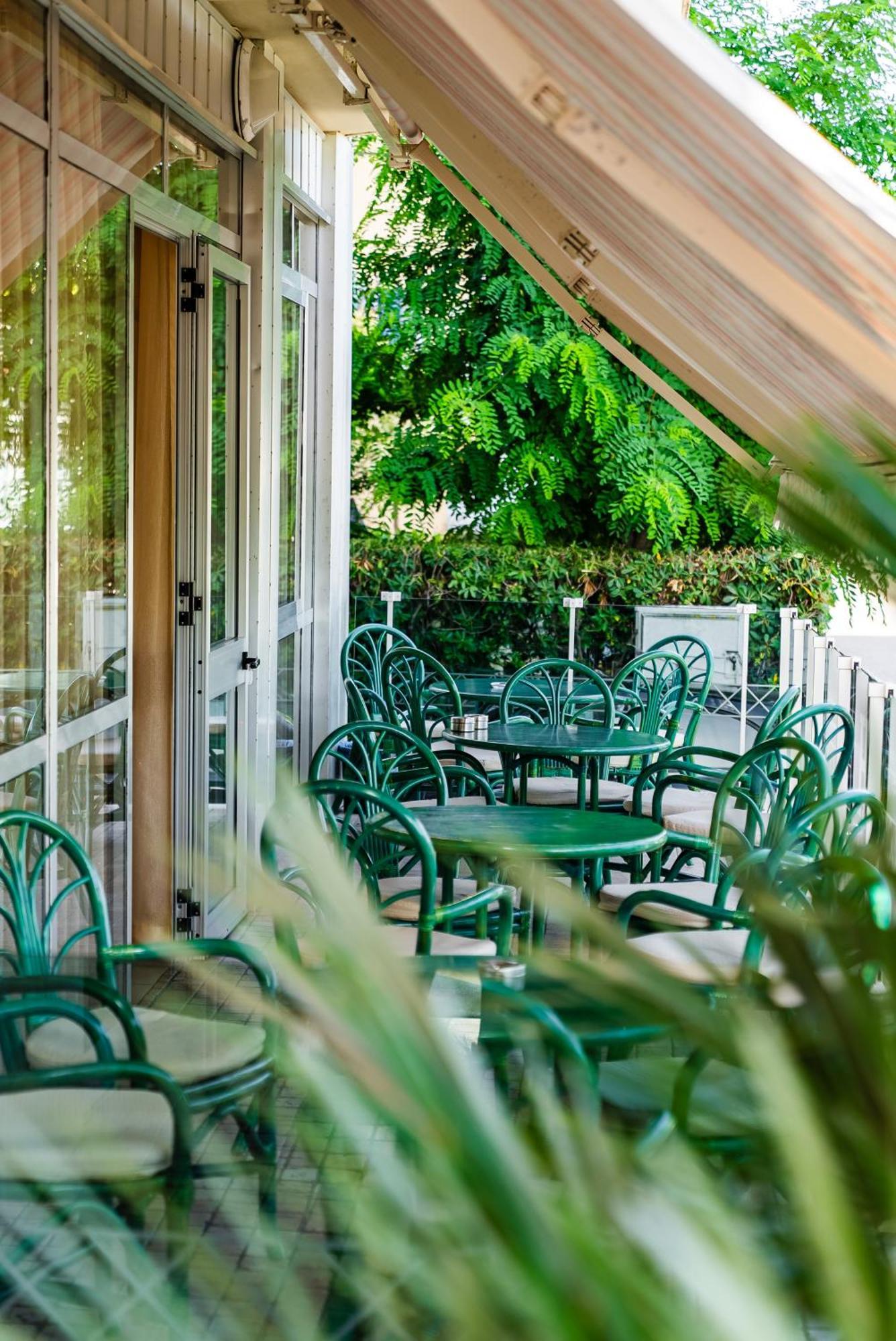 Hotel Joli Альба-Адриатика Экстерьер фото