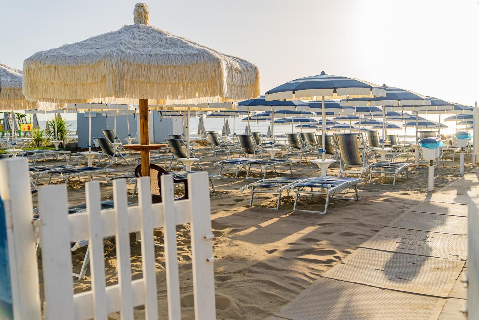 Hotel Joli Альба-Адриатика Экстерьер фото